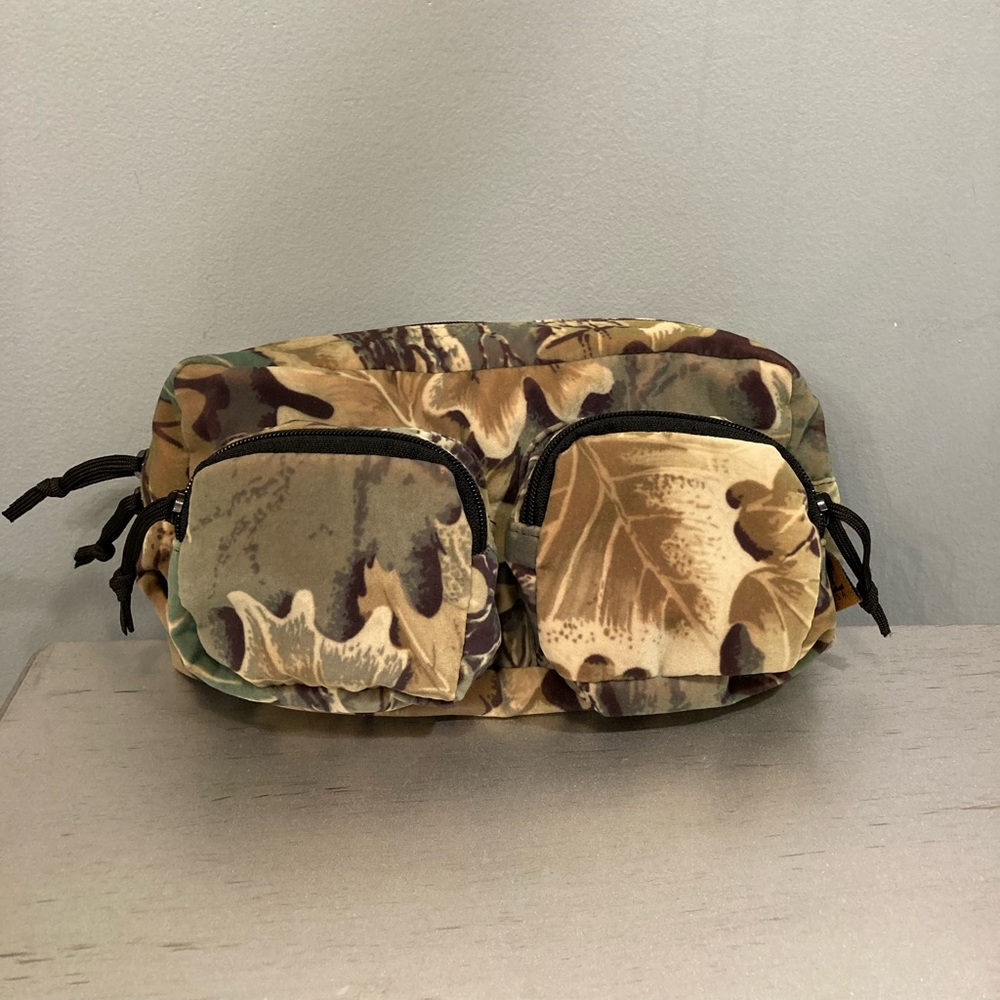 Fieldline  camouflaged Fanny pack.